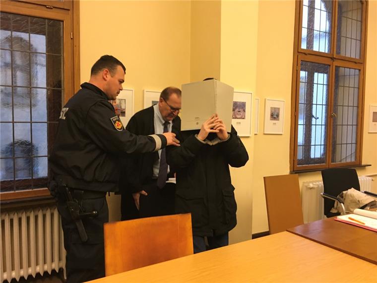 Bei dem 22 Jahre alten Angeklagten handelt es sich um ein Mitglied der Freiwilligen Feuerwehr Bremerhaven.