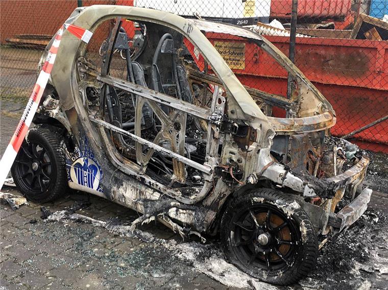 Brandstiftung in Bremen: Auto der Polizeigewerkschaft angezündet Bei dem Autobrand ist ein Smart der Deutschen Polizeigewerkschaft völlig zerstört worden. Verletzt wurde niemand.