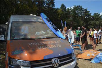 Bei dem Dreck vergeht auch das Surfer-Feeling. Foto: Overschmidt
