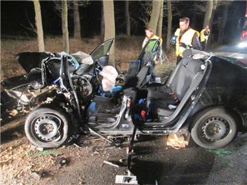 Bei dem schlimmen Unfall auf der B71 zwischen Selsingen und Bevern wurde das Auto komplett zerstört.