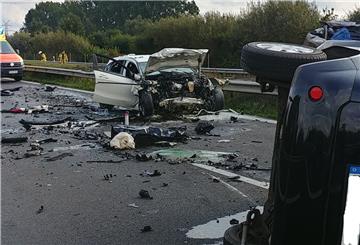 Bei dem schlimmen Unfall kamen zwei Menschen ums Leben.