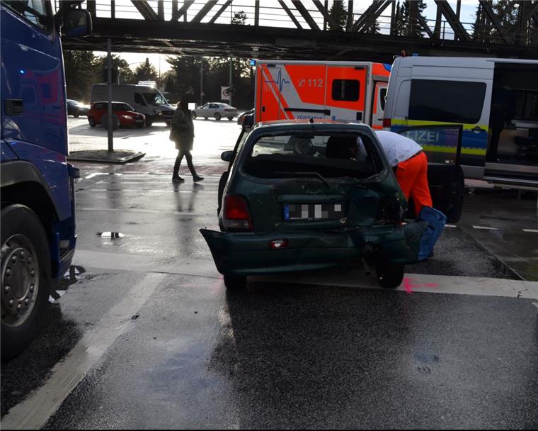 Bei dem Unfall an der Kreuzung Cherbourger Straße/Langener Landstraße ist eine Autofahrerin verletzt worden.