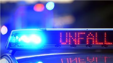 Bei dem Unfall auf der A30 wurden drei Menschen schwer verletzt. (Symbolbild)