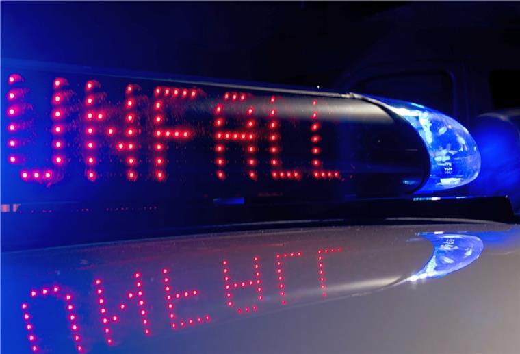 A27 in den Morgenstunden nach Unfall gesperrt Bei dem Unfall entstand ein Sachschaden von rund 10.000 Euro.