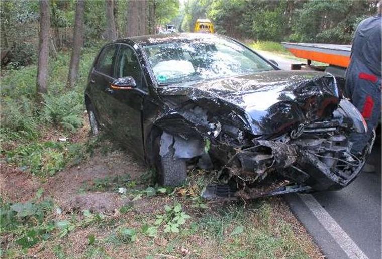 Hustenkrampf: Sechs Verletzte bei Verkehrsunfall Bei dem Unfall in der Gemarkung Ramshausen mit sechs Leichtverletzten entstand rund 20.000 Euro Sachschaden.