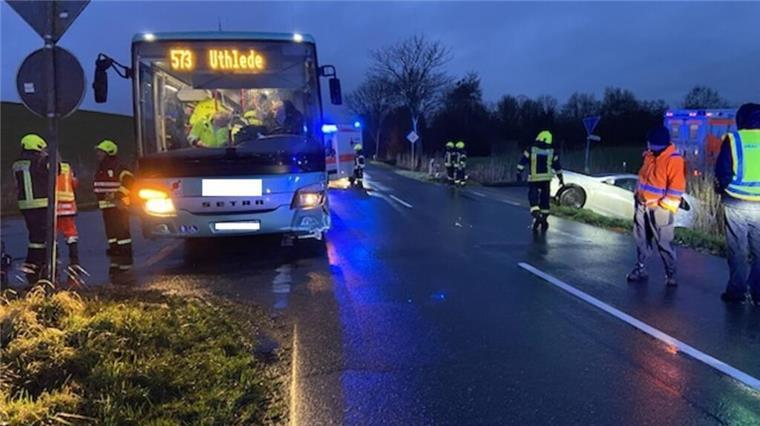 Neun Verletzte nach Schulbus-Unfall Verkehrsunfall