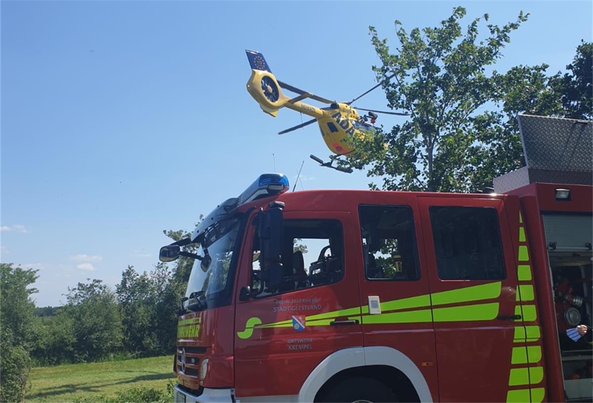 Motorradfahrer nach Verkehrsunfall schwer verletzt Bei dem Verkehrsunfall zwischen den Ortschaften Krempel und Wanna kam auch ein Hubschrauber zum Einsatz.