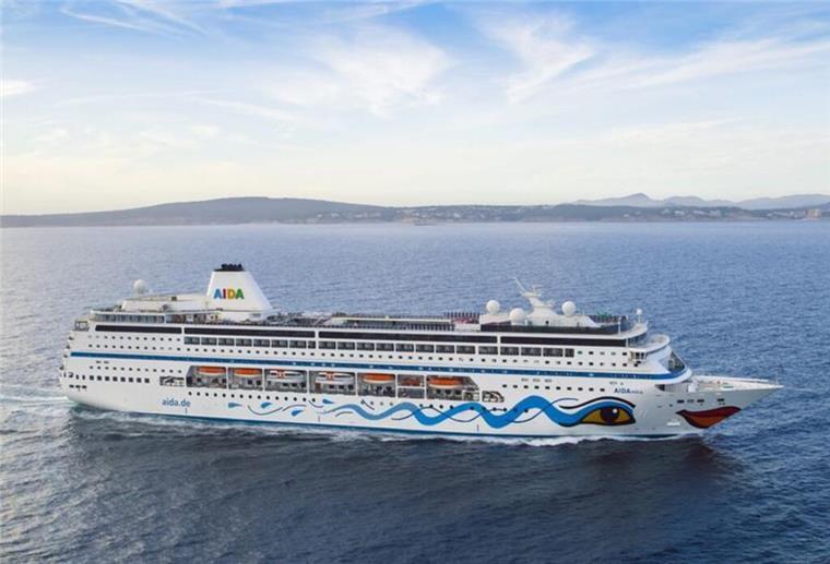 Lloyd Werft soll Kreuzliner nach Corona wieder flott machen Ein Schiff auf dem Meer.