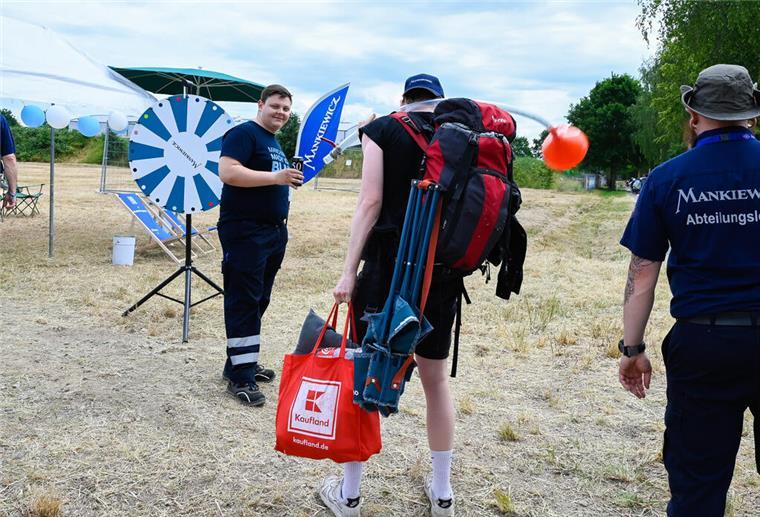 Lackhersteller sucht auf dem Hurricane nach Azubis Bei der Anreise zum Hurricane-Festival machte der Lackhersteller Mankiewicz auf sich aufmerksam.