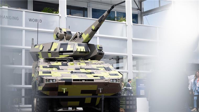Bei der Berliner Internationalen Luft- und Raumfahrtausstellung (ILA) stellte Rheinmetall sein Flugabwehrsystem Skyranger aus.