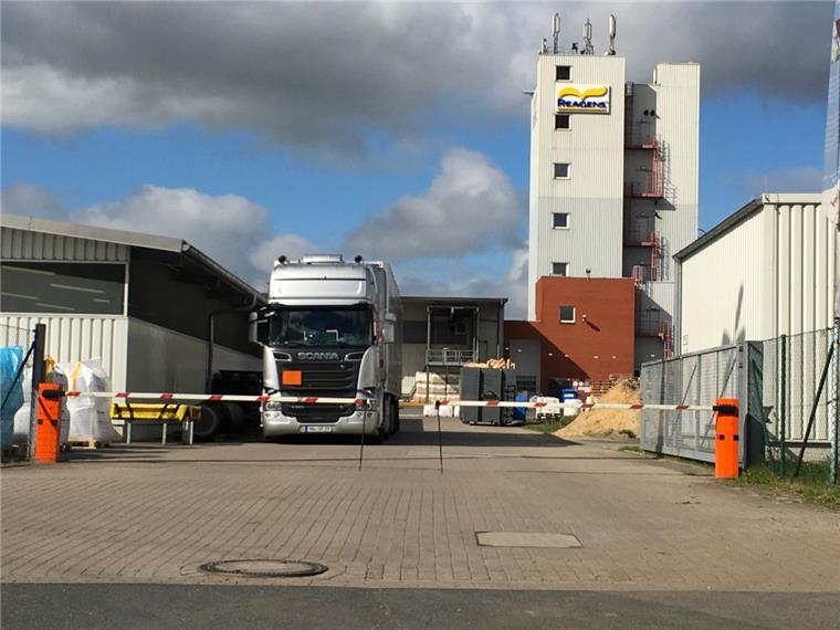 Explosion in Loxstedter Chemiefabrik: Gutachter sucht Ursache Bei der Firma Reagens ist in der Nacht zu Montag zu einer Explosion gekommen.