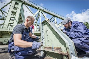 Bei der Hafengesellschaft Bremenports gibt es eine Vielzahl unterschiedlicher Tätigkeiten. 