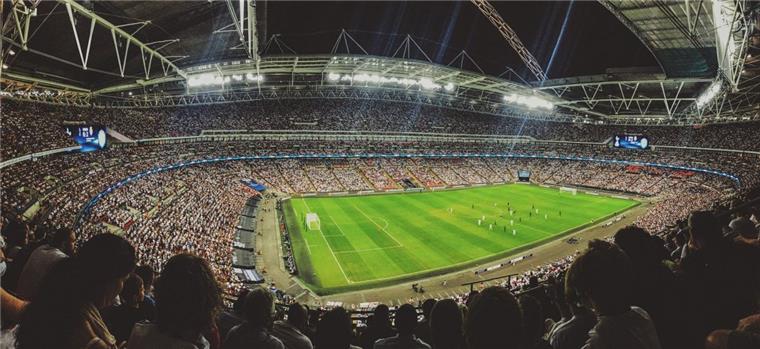 Kein Geld für das nächste Fußballticket? Wir haben die Lösung! Fußballstadion und Fußballticket