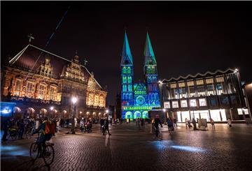 Bei der Kunstaktion "Lichter der City" werden architektonisch relevante Gebäude der Stadt mit Bild- und Videoprojektionen in Kunstwerke verwandelt.