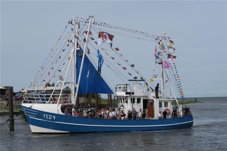 Bei der Kutterregatta in Fedderwardersiel genossen die Besuchern die Ausfahrten. 