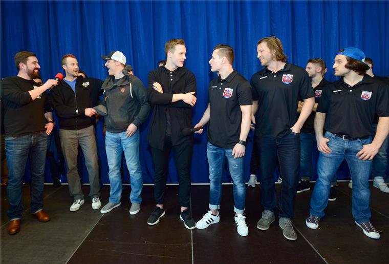 Bei der Saison-Abschlussparty der Fischtown Pinguins nahmen die Fans Abschied von den Spielern, die den Club verlassen.
