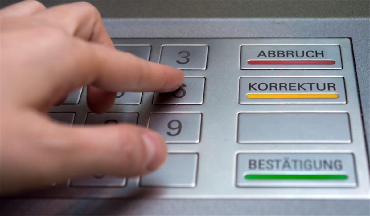 Sparkasse, Ikea und Co: Das ändert sich zum 1. September Bei der Sparkasse ändert sich was beim Geldabheben.