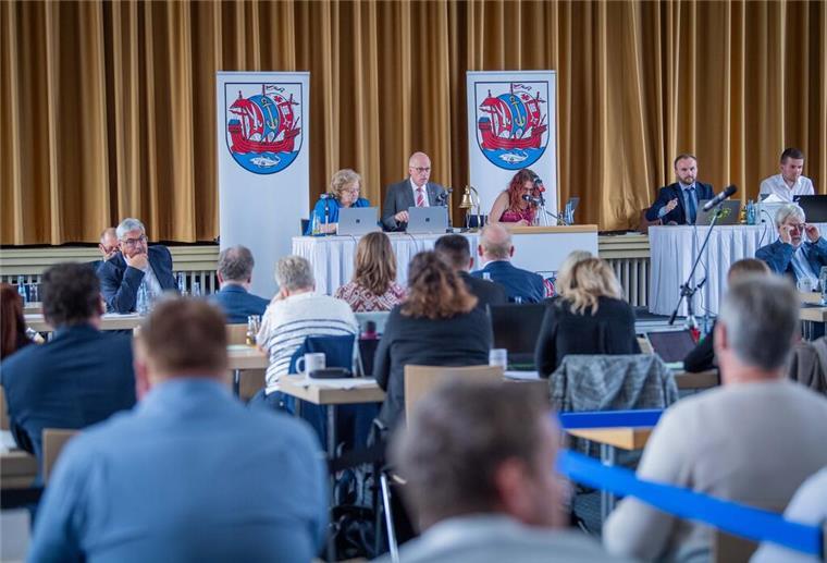 Warum in Bremerhaven Rechtskonservative die Interessen von Migranten vertreten Stadtverordnetenversammlung im Ella-Kappenberg-Saal der Volkshochschule im September 2023. Foto: Hartmann