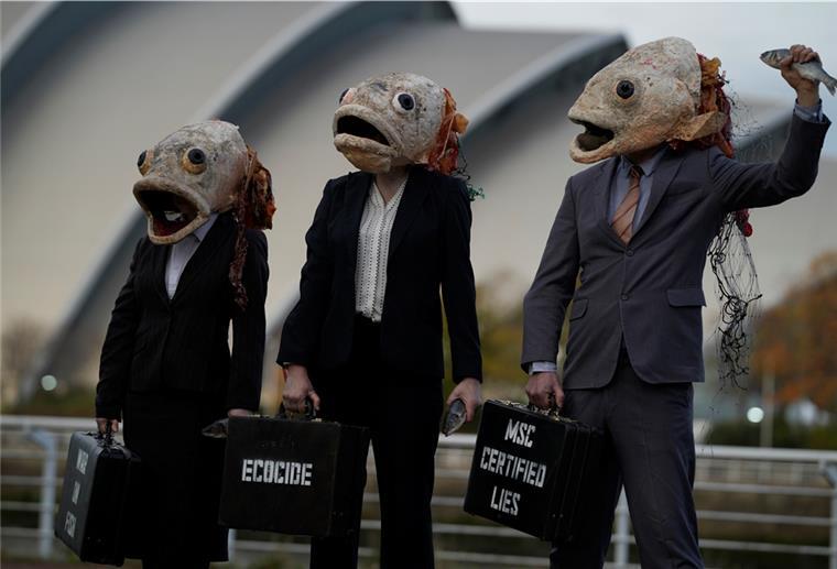 Glasgow: Klimaaktivisten empört über anhaltende Tatenlosigkeit Aktivisten einer Umweltschutz-Organisation Ocean Rebellion