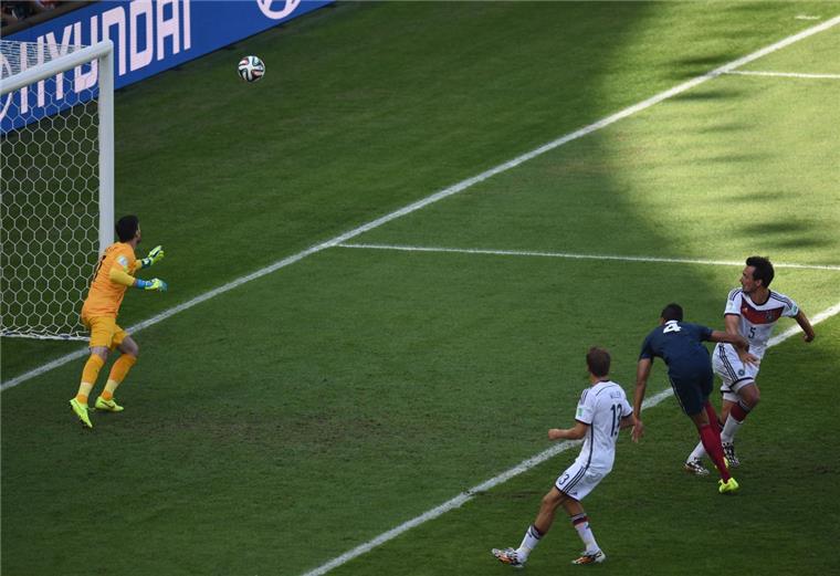 Deutschland gegen Frankreich: Ein Blick in die Vergangenheit Bei der WM 2014 in Brasilien standen sich Frankreich und Deutschland zuletzt bei einem Turnier gegenüber. Mats Hummels entschied mit einem Kopfballtreffer die Partie.