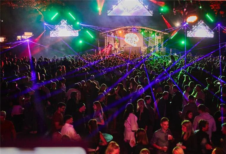 Wildeste Party im Cuxland - Alfstedter Hektarparty Die Heide brennt