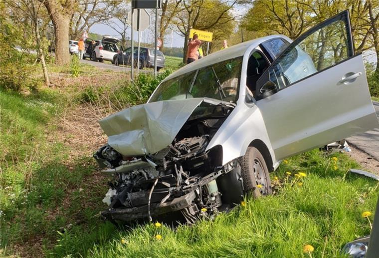 Neuenwalde: Polizei sucht Zeugen für Unfall mit Fahrerflucht Bei einem Auffahrunfall auf der L119 zwischen Bad Bederkesa und Neuenwalde wurden am Freitagnachmittag zwei Personen verletzt.