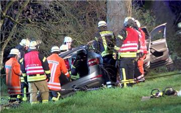 Bei einem Autounfall in der Nähe von Schwarme (Kreis Diepholz) ist ein Mann schwer verletzt worden. 