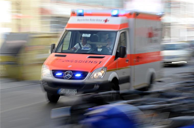 Lehe: Sperrmüll brennt im Dachstuhl Bei einem Brand in der Leher Poststraße war die Feuerwehr im Einsatz.