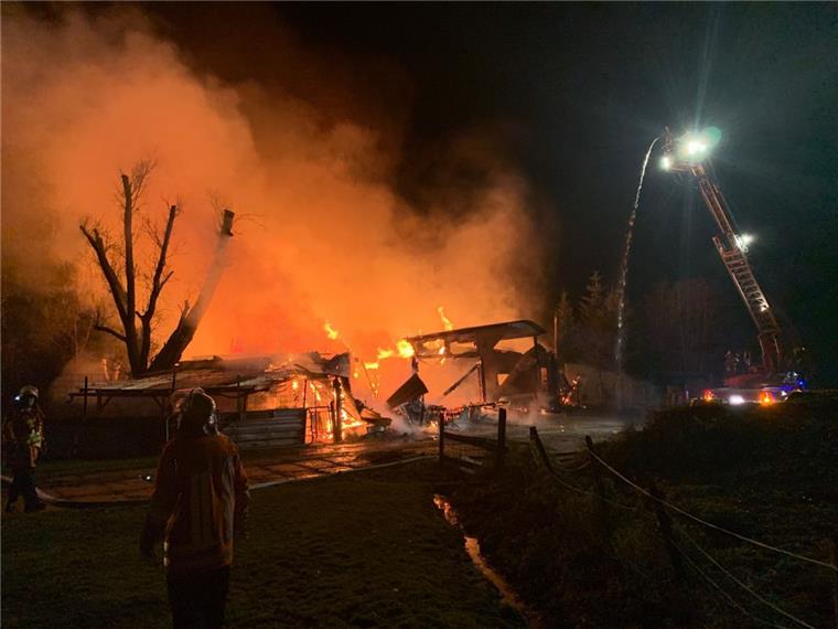 Nach Brand in Stadland: Zweite Leiche gefunden Bei einem Brand in einem Pflegewohnheim in Stadland ist eine Frau ums Leben gekommen, ein Mann wurde vermisst. Es wird vermutet, dass die zweite Leiche der vermisste Mann ist.