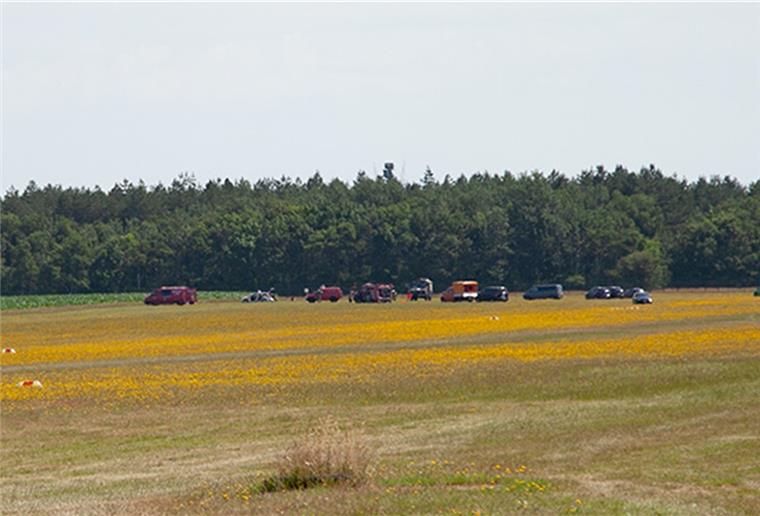Kleinflugzeug in Nordholz abgestürzt - Zwei Tote Flugzeugunglück in Nordholz.