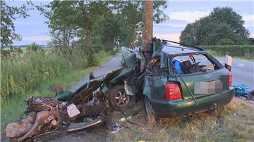 Bei einem Unfall auf der B 212 ist eine 20-Jährige ums Leben gekommen. 