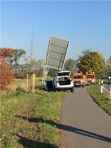 Bei einem Unfall auf der der B212 ist eine Person schwer- und eine leicht verletzt worden.