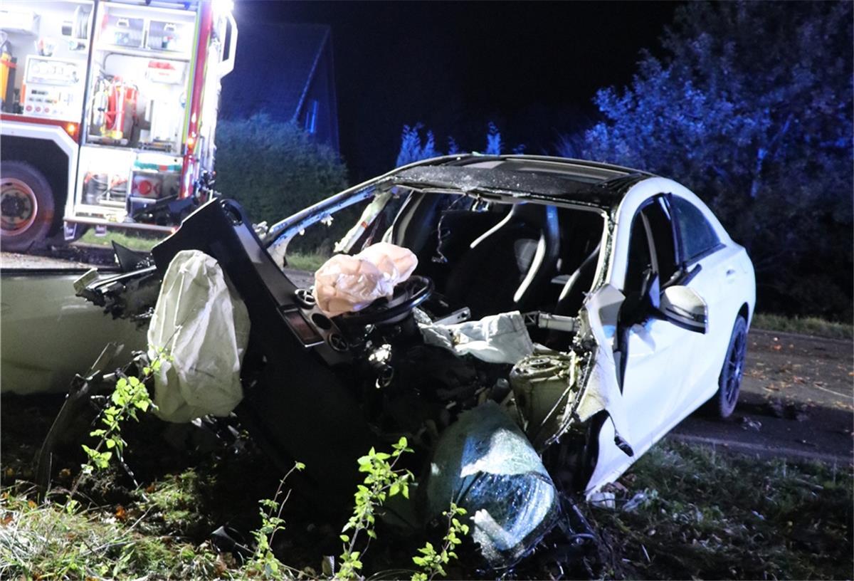 Jeden Tag kracht es elf Mal auf Cuxlands Straßen Bei einem Unfall auf der Landesstraße zwischen Loxstedt und Hagen starb Anfang November ein 20-Jähriger noch am Unfallort.