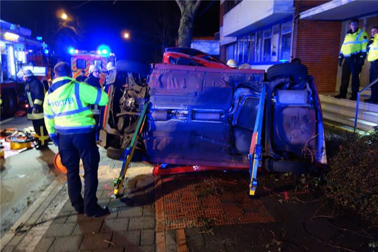Schwerververletzter bei Unfall auf der Stresemannstraße in Bremerhaven Bei einem Unfall auf der Stresemannstraße in Bremerhaven sind drei Personen zum Teil schwer verletzt worden.
