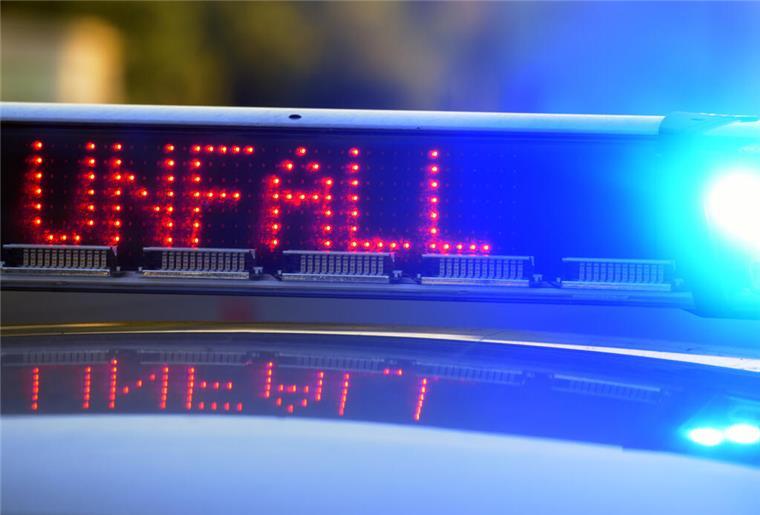 Schwerer Unfall in Butjadingen: Motorradfahrerin stirbt noch an Unfallstelle Bei einem Unfall in Butjadingen ist eine Motorradfahrerin tödlich verletzt worden.