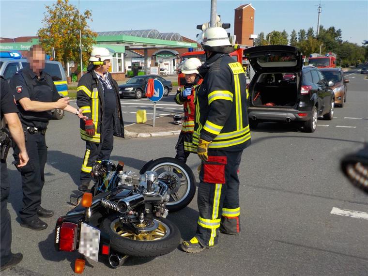 Schiffdorf: Autofahrerin will abbiegen und rammt Motorrad Bei einem Unfall in Schiffdorf ist ein Motorradfahrer leicht verletzt worden.