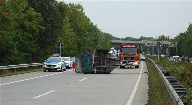 Bei einem Verkehrsunfall auf der A27 ist am Sonntag ein 79-Jähriger ums Leben gekommen.