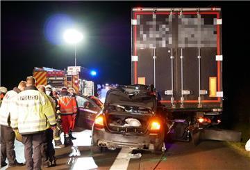Bei einem Verkehrsunfall auf der Hansalinie A 1 in der Nacht zum Mittwoch ist ein 24-jähriger Mann aus dem Kreis Damme tödlich verunglückt.