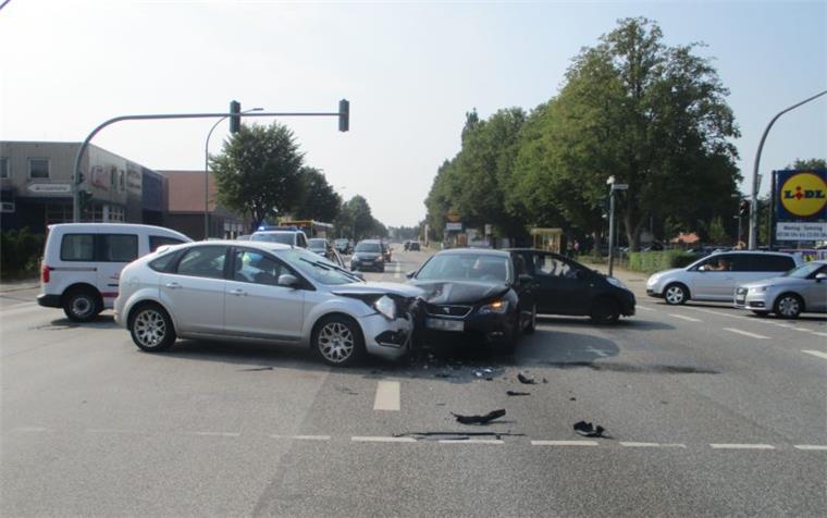 Unfall in Lehe: Zwei Fahrer verletzt Bei einem Verkehrsunfall in Lehe sind zwei Personen verletzt worden.