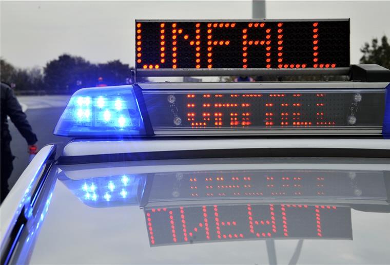 Zwei leicht verletzte Personen bei Verkehrsunfall auf der A27 Bei einem Verkehrunfall auf der A27 in Höhe Altenwalde sind zwei Personen leicht verletzt worden.