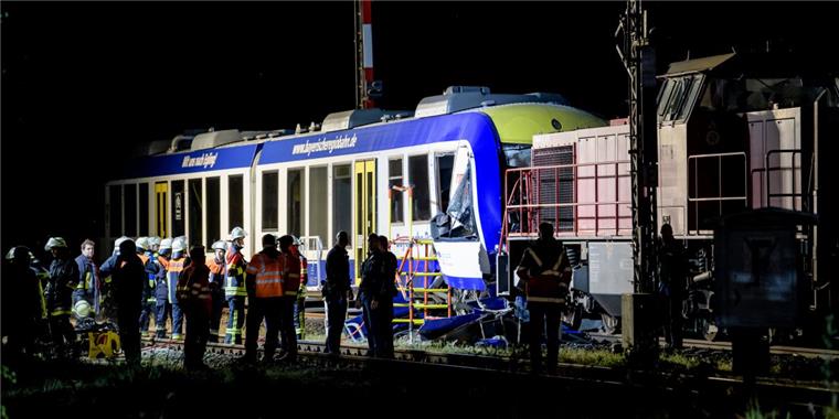 2 Tote und 14 Verletzte bei Zugunglück in Bayern Bei einem Zugunglück in Aichach (Bayern) kamen zwei Menschen ums Leben.