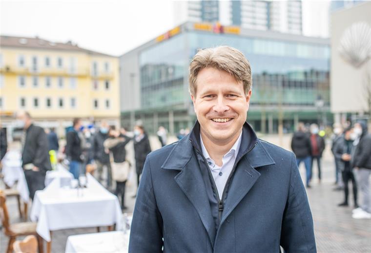 So reagieren Geschäftsleute auf die Corona-Beschlüsse bei einer Aktion des Dehoga-Fachverbandes Bremerhaven am Theodor-Heuss-Platz machten rund 100 Gastronomen auf die schwierige Lage der Gastronomie während des Corona-Lockdowns aufmerksam. Für den Vorsitzenden Piet Rothe bleibt die Situation unverändert.