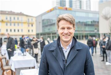 bei einer Aktion des Dehoga-Fachverbandes Bremerhaven am Theodor-Heuss-Platz machten rund 100 Gastronomen auf die schwierige Lage der Gastronomie während des Corona-Lockdowns aufmerksam. Für den Vorsitzenden Piet Rothe bleibt die Situation unverändert.