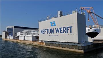 Bei einer Betriebsversammlung informierte die Meyer-Geschäftsführung  die Neptun-Belegschaft über den aktuellen Stand der Krise.  Die Rostocker Neptun Werft ist Teil der Meyer Gruppe. (Archivbild)