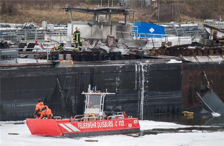 Duisburg: Zwei Tote bei Explosion auf einem Tankschiff Bei einer Explosion auf einer Duisburger Werft sind zwei Menschen ums Leben gekommen, ein Dritter wird vermisst.