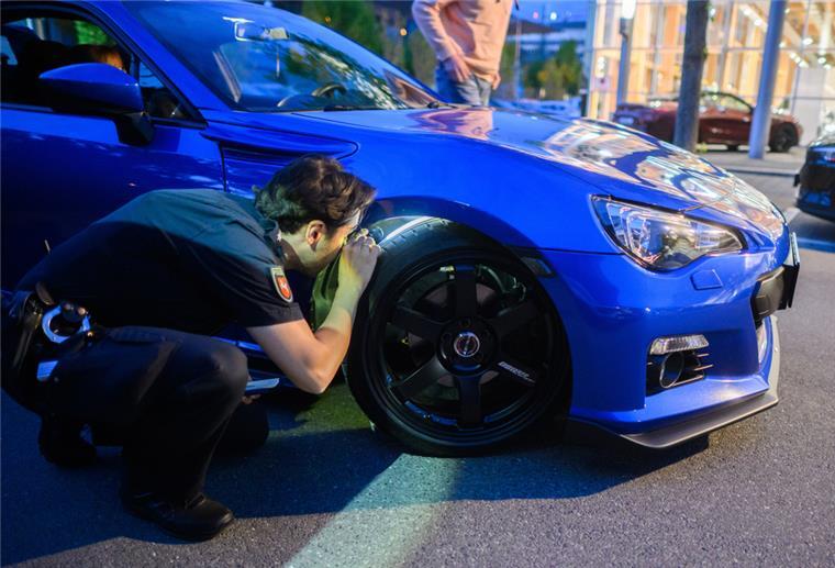 Tuning-Szene beschäftigt die Polizei in Niedersachsen Polizeikontrolle bei Autoposern