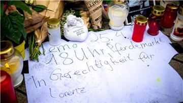 Bei einer Kundgebung in Oldenburg wollen zahlreiche Menschen dem jungen Mann gedenken, der in Oldenburg von einem Polizisten erschossen wurde. 