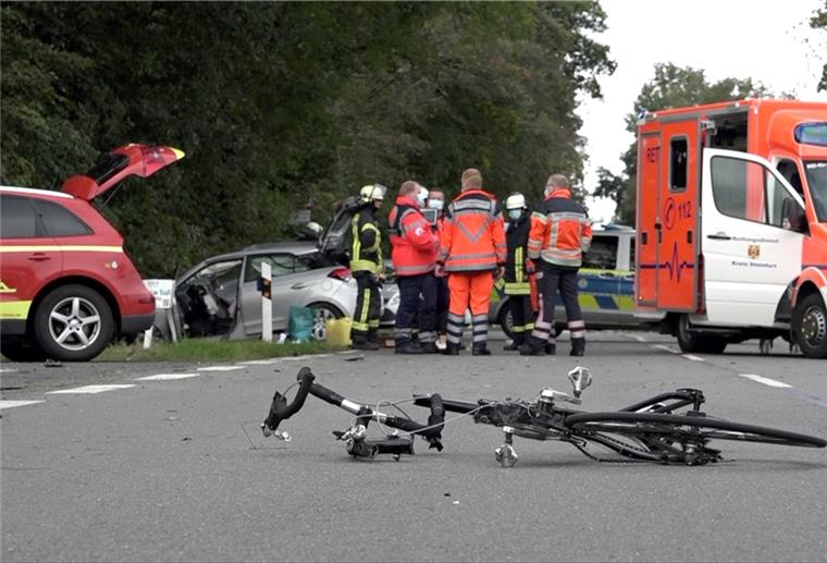 Bei einer Unfallserie im Kreis Steinfurt ist ein Radfahrer (47) getötet worden, drei weitere Menschen wurden schwer, eine Person wurde leicht verletzt.