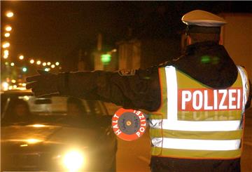 Bei einer Verkehrskontrolle ging der Polizei Schiffdorf ein 27-Autofahrer unter Drogeneinfluss ins Netz. (Symbolbild)