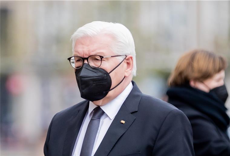 Bundes-Notbremse: Steinmeier unterschreibt Bei einer Veröffentlichung des geänderten Infektionsschutzgesetzes im Bundesgesetzblatt noch am Donnerstag, tritt es an diesem Freitag in Kraft.